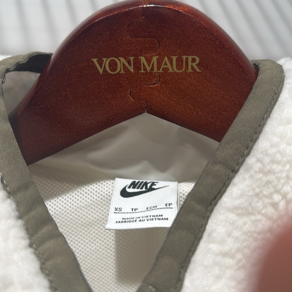 Nike Cream and Green Fleece Sweatshirt Warm - Picture 2 of 2